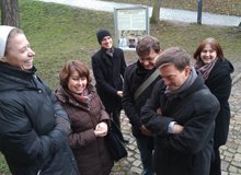 Před rotundou svatého Martina na Vyšehradě.